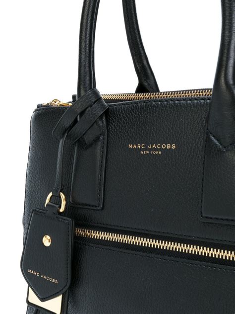 marc jacobs shoulder tote bag.